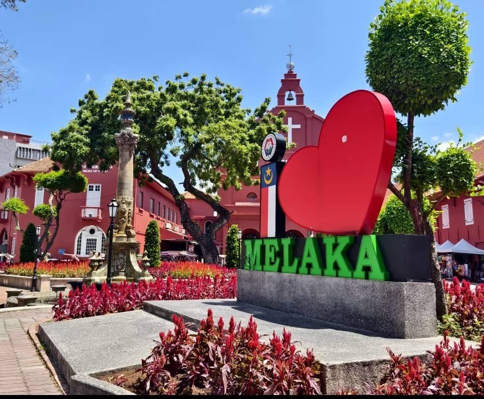 「2025 马六甲自由行全攻略，包含预算规划、必去景点、美食和住宿推荐，让你轻松安排行程」